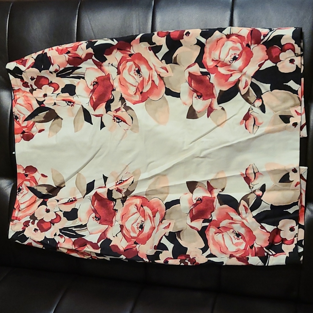 Floral straight pencil skirt white house black market sz 2